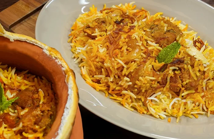 KACCHE MURGH KI BIRYANI
