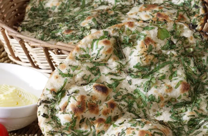KULCHA (LASOONI/PYAZ/PUDINA/BUTTER)