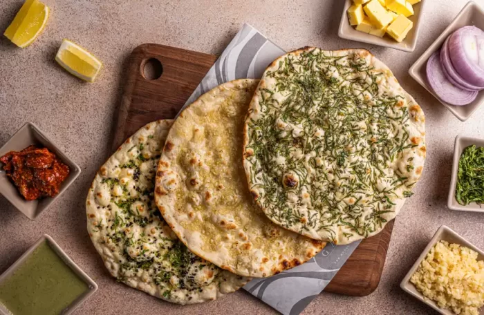 KULCHA (LASOONI/PYAZ/PUDINA/BUTTER)